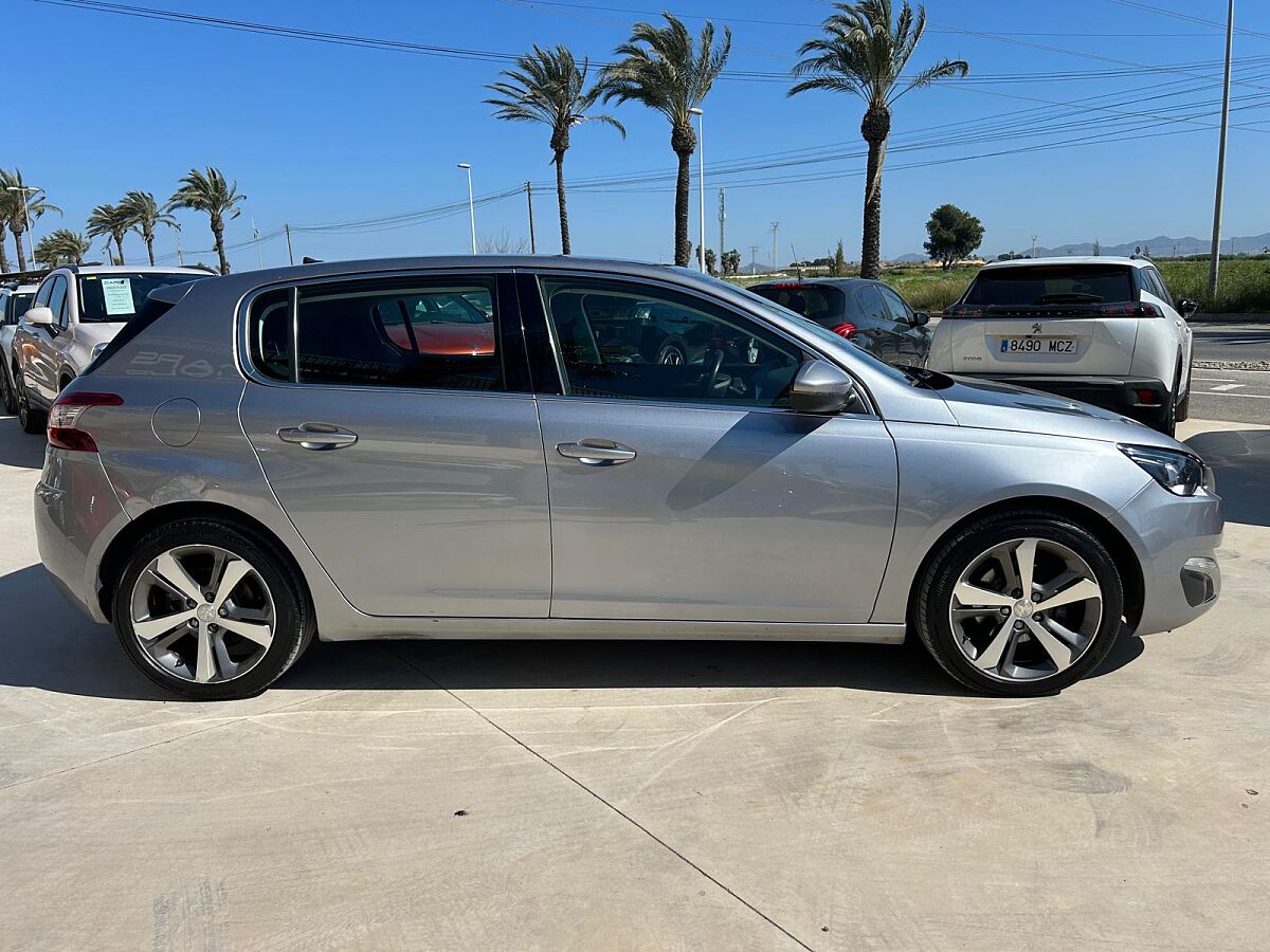 PEUGEOT 308 ALLURE 1.2 E-THP AUTO SPANISH LHD IN SPAIN 61000 MILES SUPERB 2017